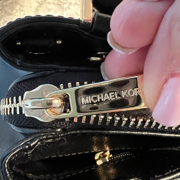 Vintage Leather Classic Michael Kors Logo Sculpted Bag - Picture 8 of 14